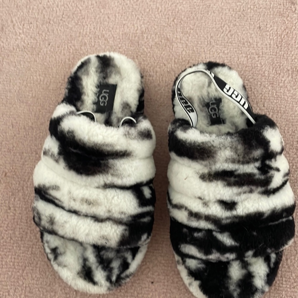 Ugg fluff slippers girls. Size 3. Used